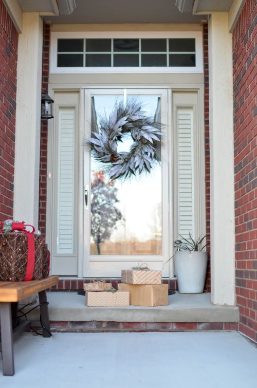 Keeping the Peace When it Comes to Holiday Decor in Your Community